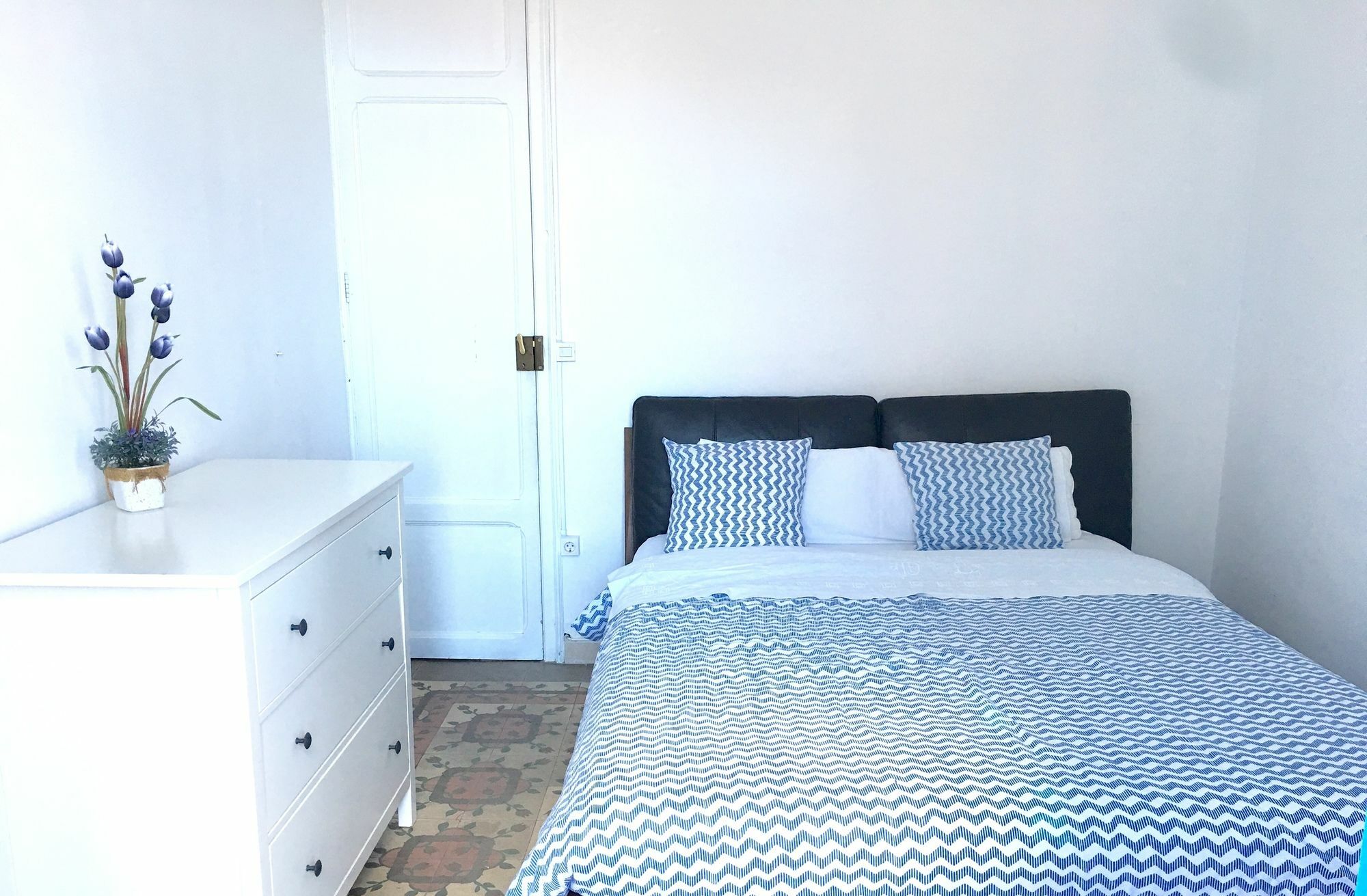 Oyo Guest House Ruzafa Valensiya Dış mekan fotoğraf